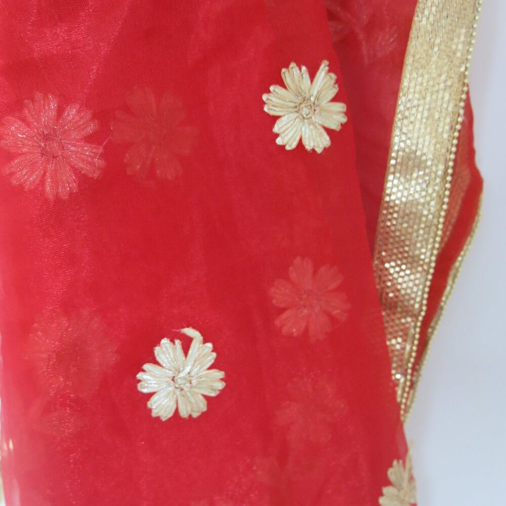 Red Dupatta